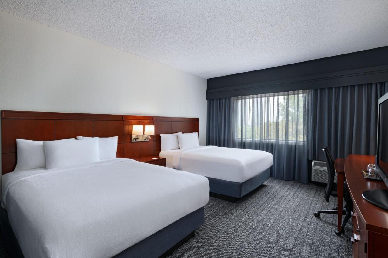 Courtyard By Marriott Dallas Arlington Entertainment District Εξωτερικό φωτογραφία