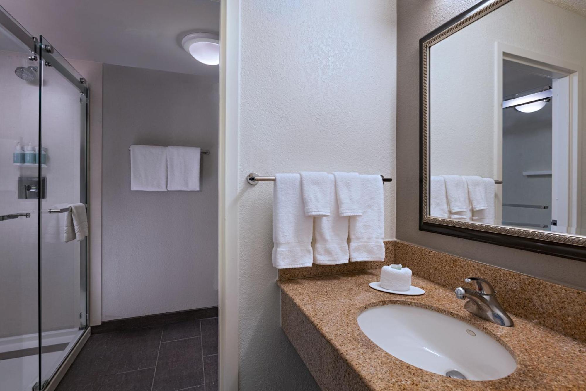 Courtyard By Marriott Dallas Arlington Entertainment District Εξωτερικό φωτογραφία